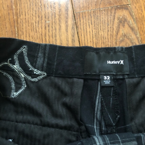 Hurley plaid shorts - Picture 3 of 10
